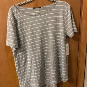 NWT XL Pink clover “Daisee” button back detail tee